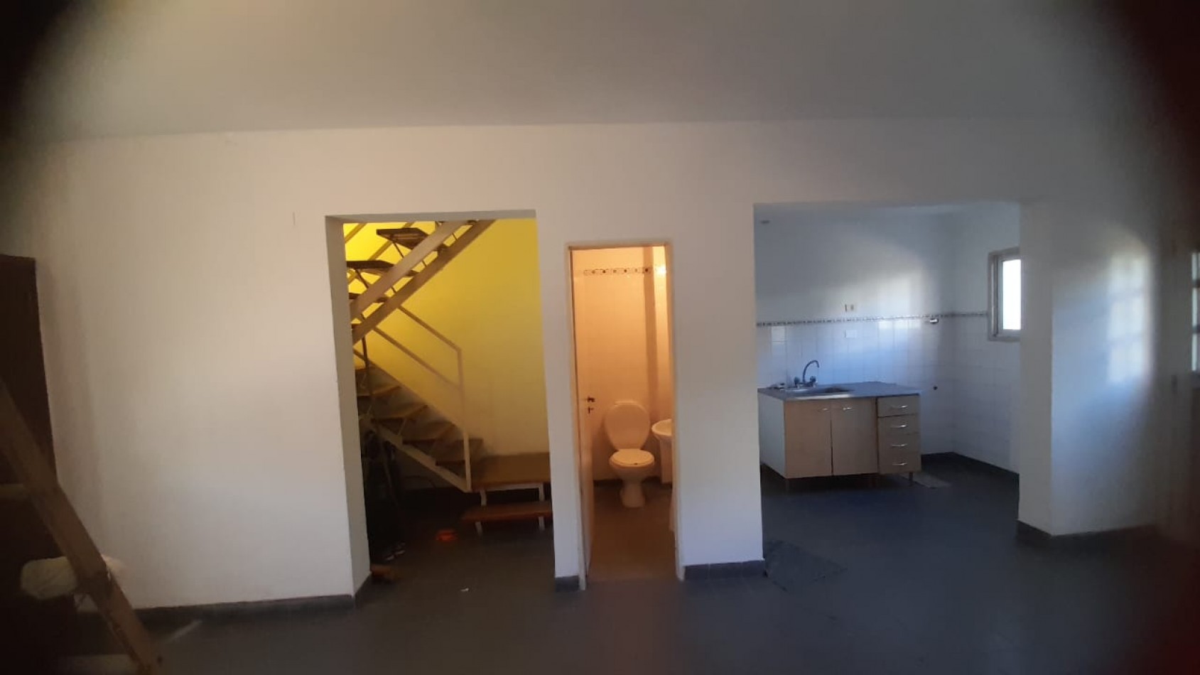VENTA CASA DE 4 AMBIENTES C/COCHERA CUBIERTA EN QUILMES