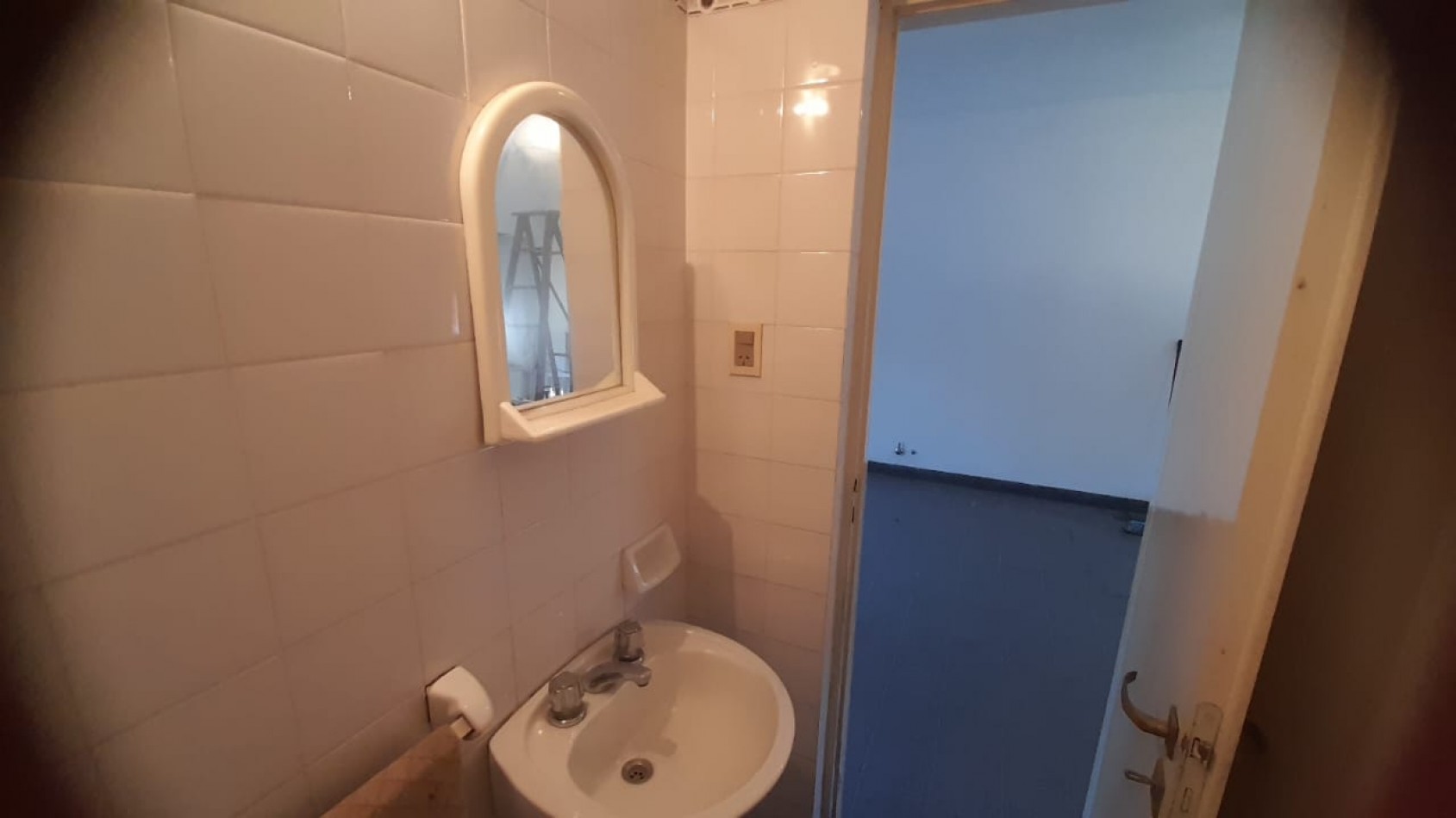 VENTA CASA DE 4 AMBIENTES C/COCHERA CUBIERTA EN QUILMES