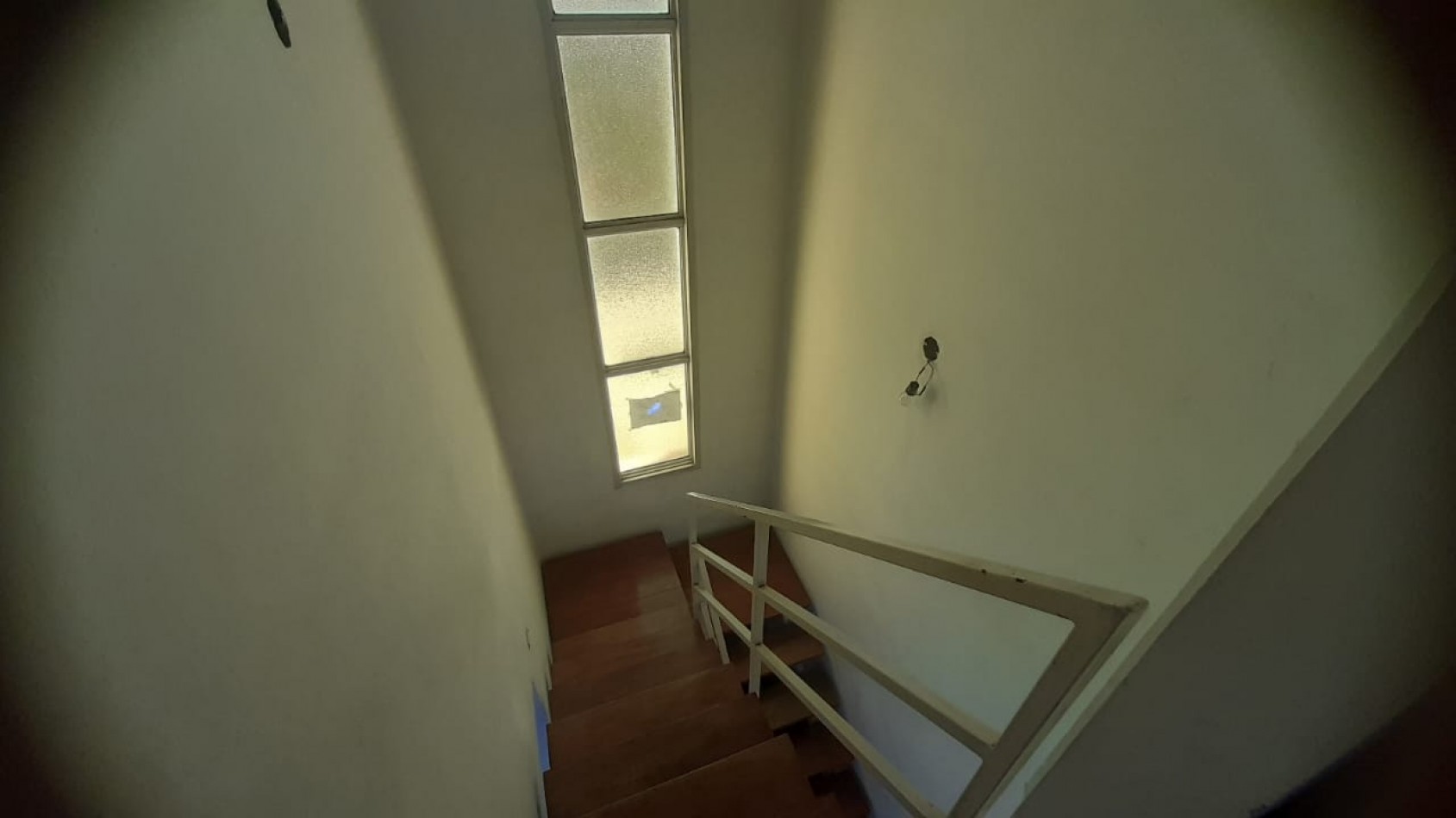 VENTA CASA DE 4 AMBIENTES C/COCHERA CUBIERTA EN QUILMES
