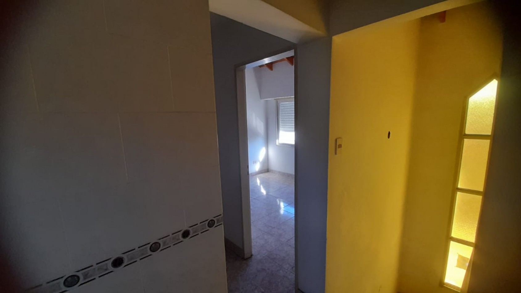 VENTA CASA DE 4 AMBIENTES C/COCHERA CUBIERTA EN QUILMES
