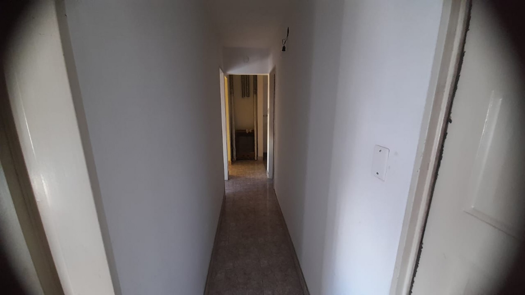 VENTA CASA DE 4 AMBIENTES C/COCHERA CUBIERTA EN QUILMES