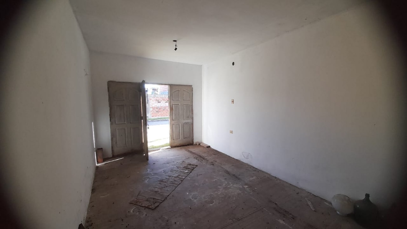 VENTA CASA DE 4 AMBIENTES C/COCHERA CUBIERTA EN QUILMES
