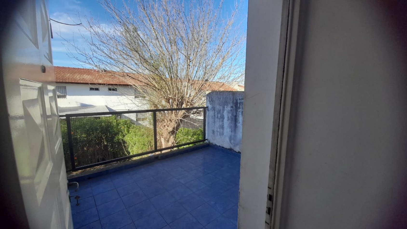 VENTA CASA DE 4 AMBIENTES C/COCHERA CUBIERTA EN QUILMES