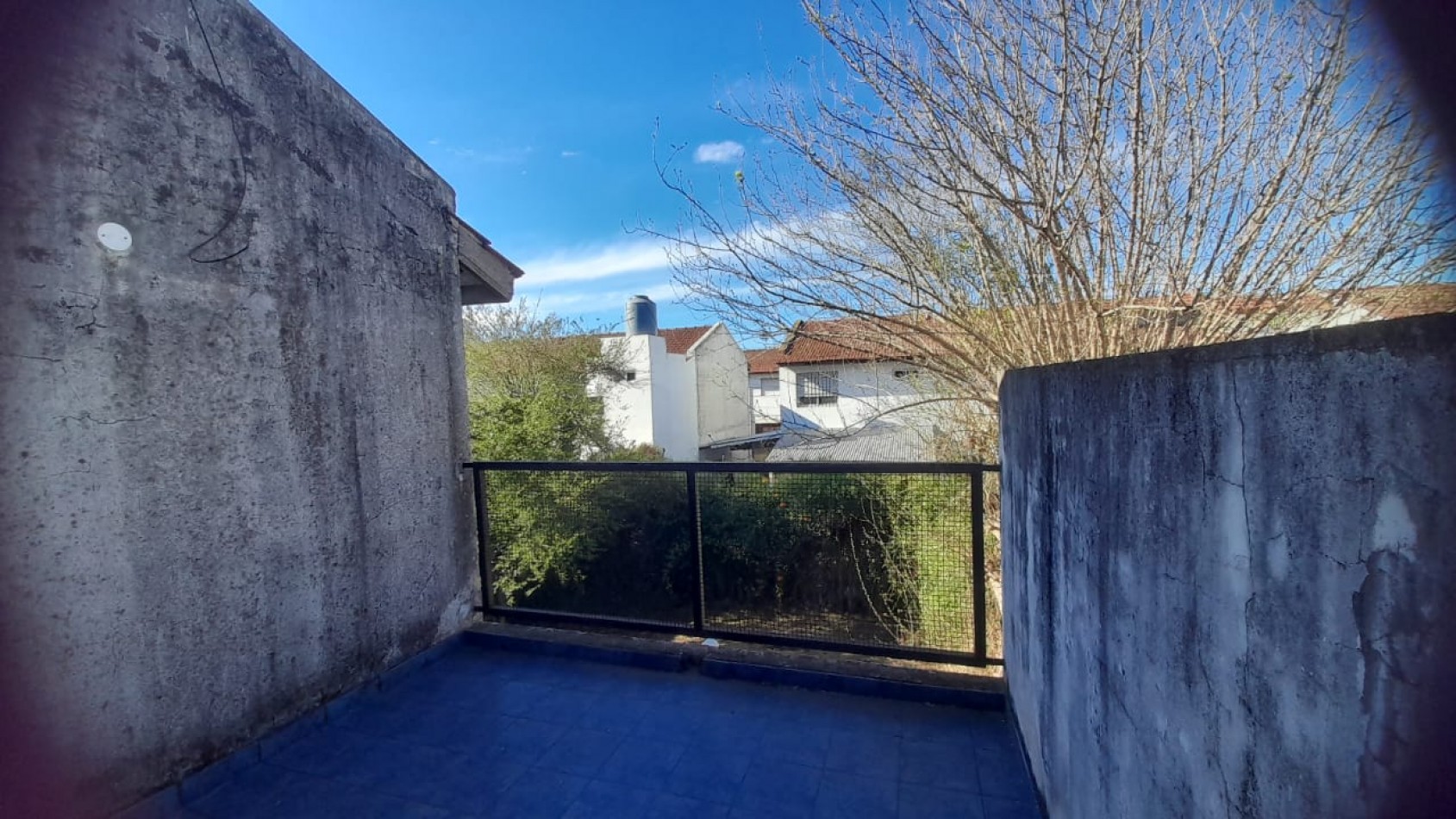 VENTA CASA DE 4 AMBIENTES C/COCHERA CUBIERTA EN QUILMES