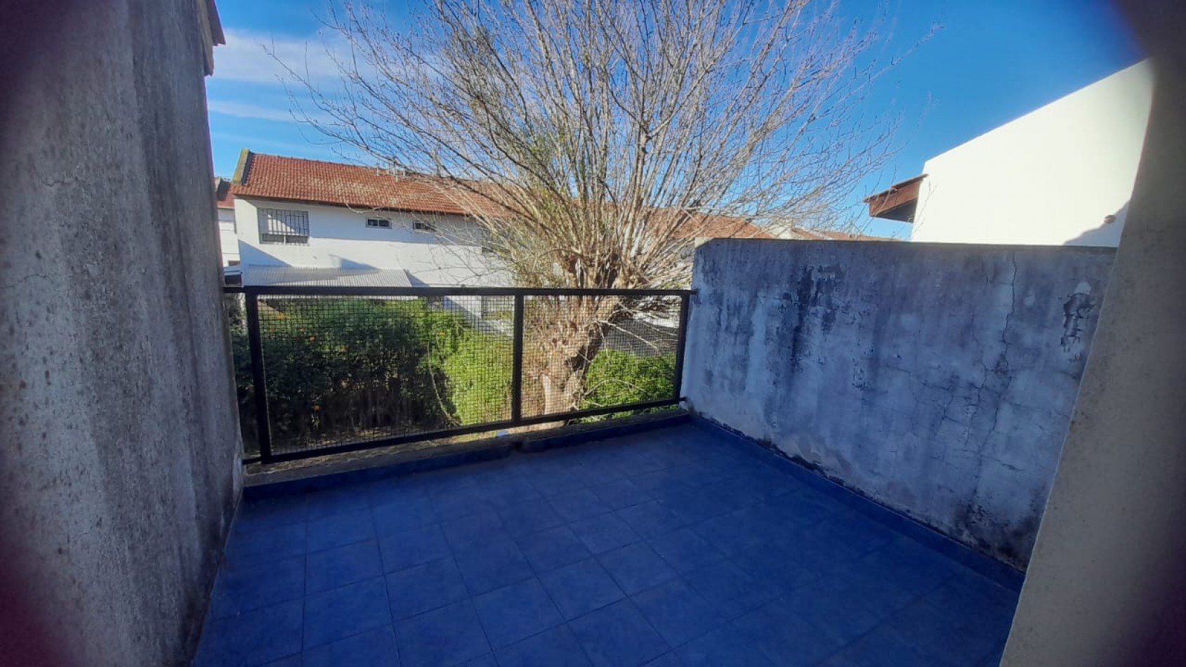 VENTA CASA DE 4 AMBIENTES C/COCHERA CUBIERTA EN QUILMES