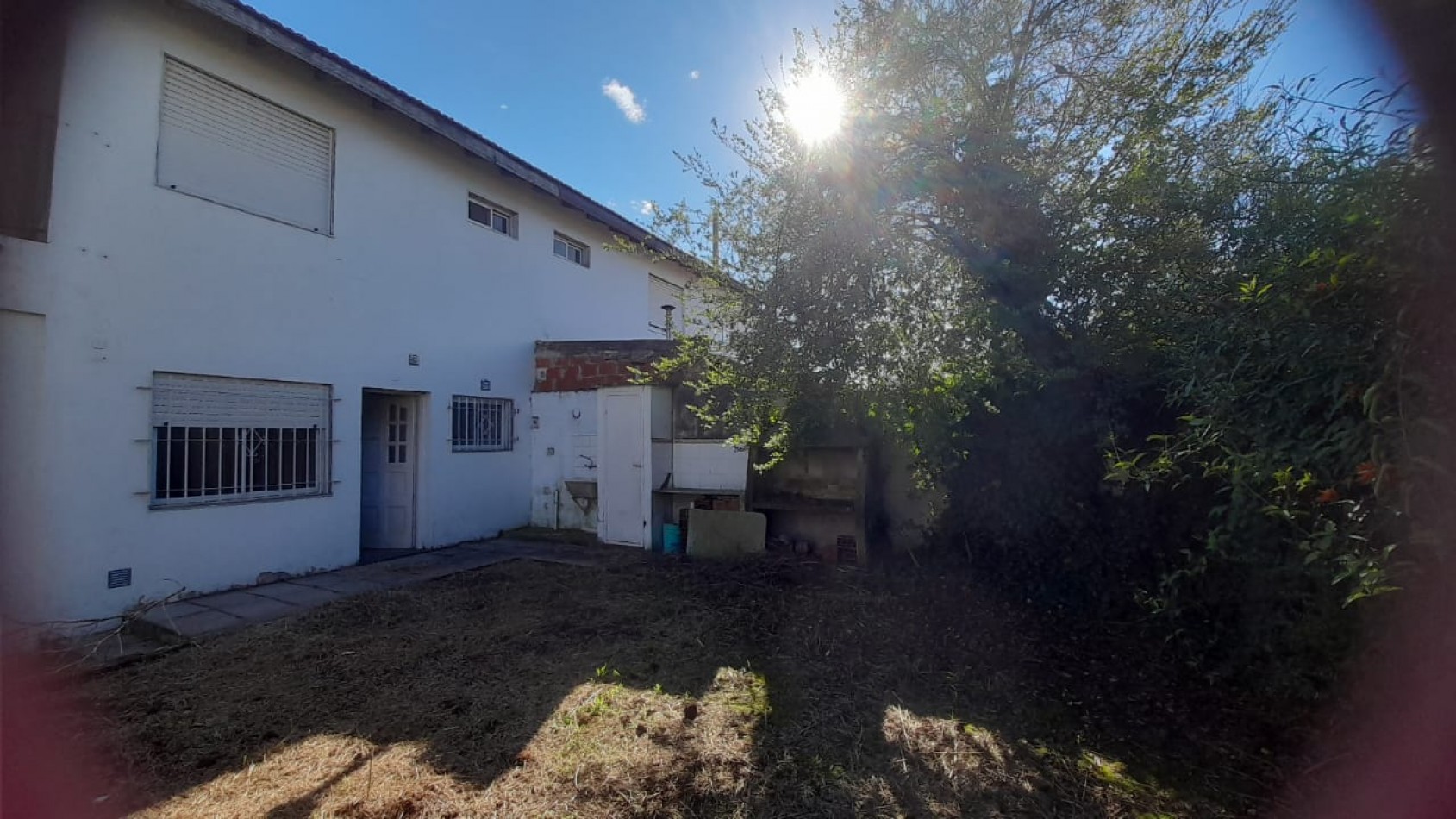 VENTA CASA DE 4 AMBIENTES C/COCHERA CUBIERTA EN QUILMES