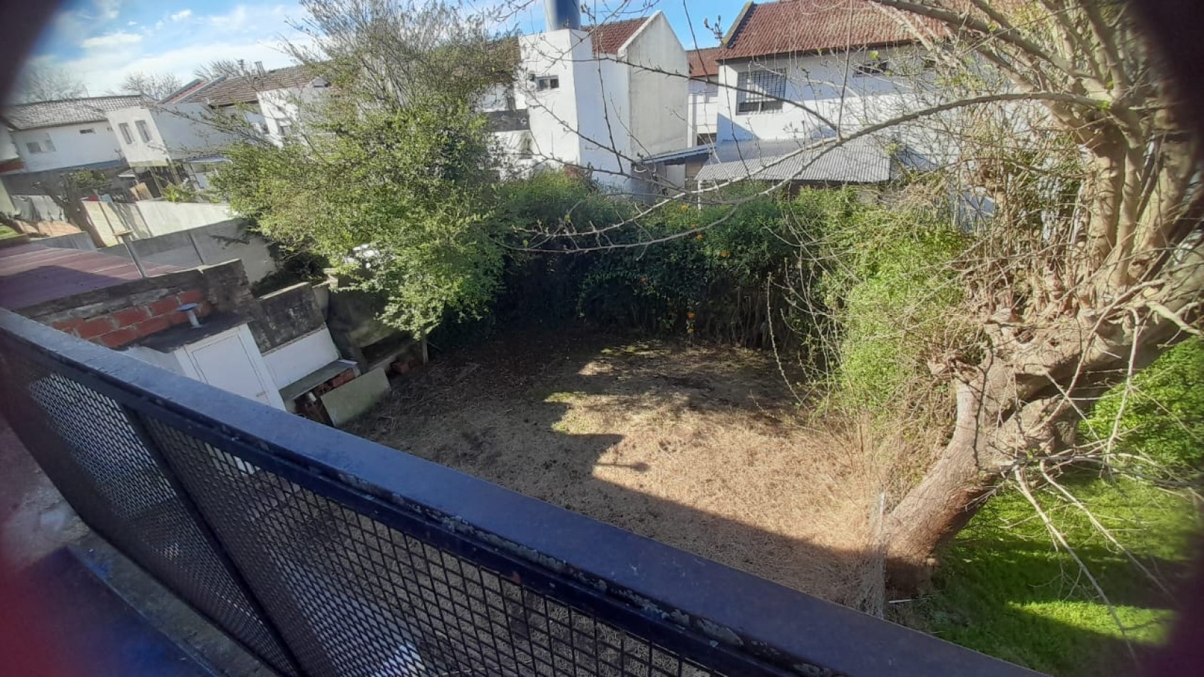 VENTA CASA DE 4 AMBIENTES C/COCHERA CUBIERTA EN QUILMES