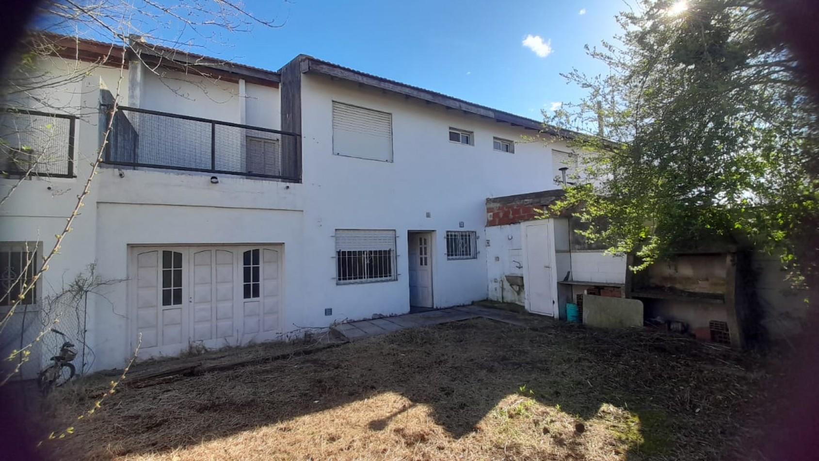 VENTA CASA DE 4 AMBIENTES C/COCHERA CUBIERTA EN QUILMES