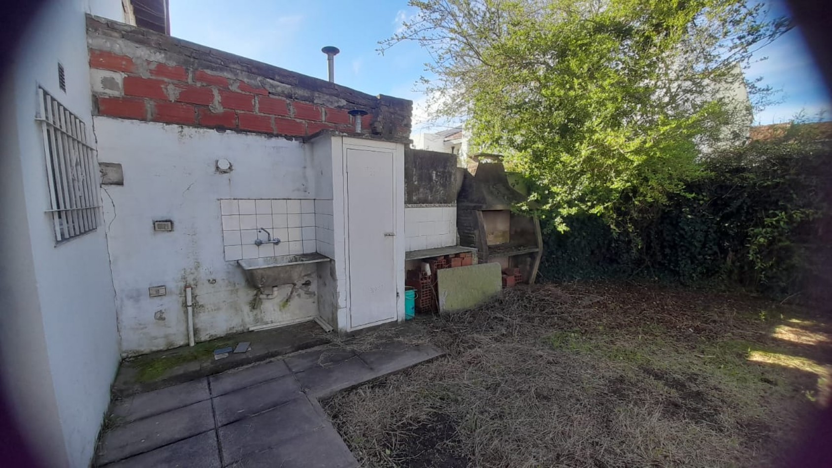 VENTA CASA DE 4 AMBIENTES C/COCHERA CUBIERTA EN QUILMES
