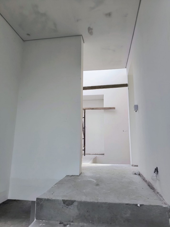 VENTA CASA 6 AMBIENTES EN BARRIO EL CANTON CON VISTA A LAGUNA , ESCOBAR 