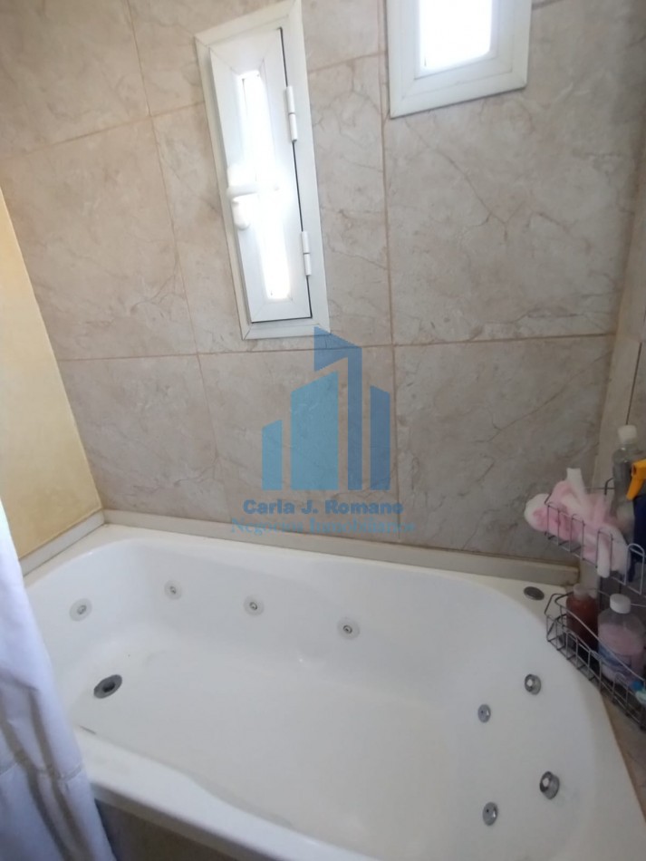 Venta de casa 5 ambientes: Escobar