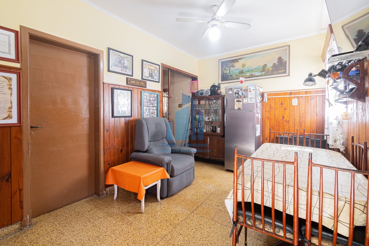 Venta Chalet 5 ambientes  con cochera en Sarandi