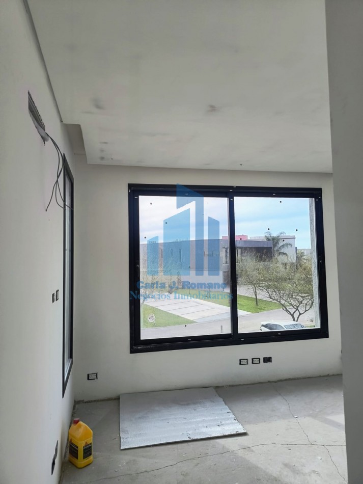 VENTA CASA 6 AMBIENTES EN BARRIO EL CANTON CON VISTA A LAGUNA , ESCOBAR 