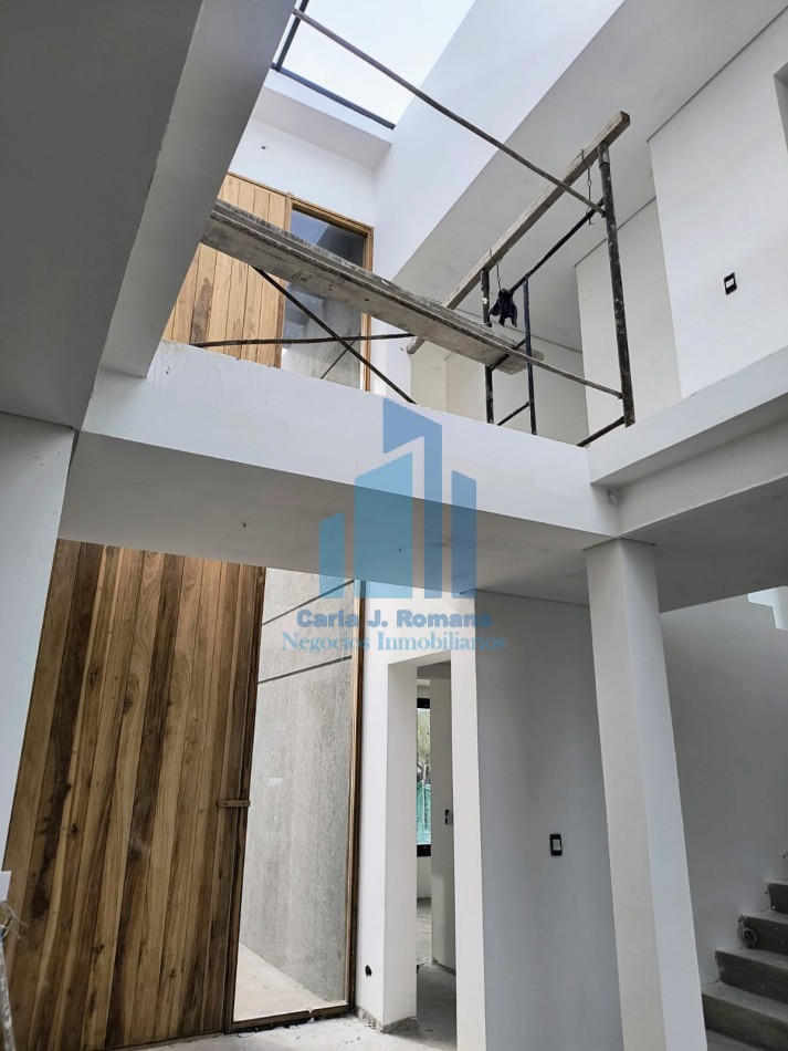VENTA CASA 6 AMBIENTES EN BARRIO EL CANTON CON VISTA A LAGUNA , ESCOBAR 