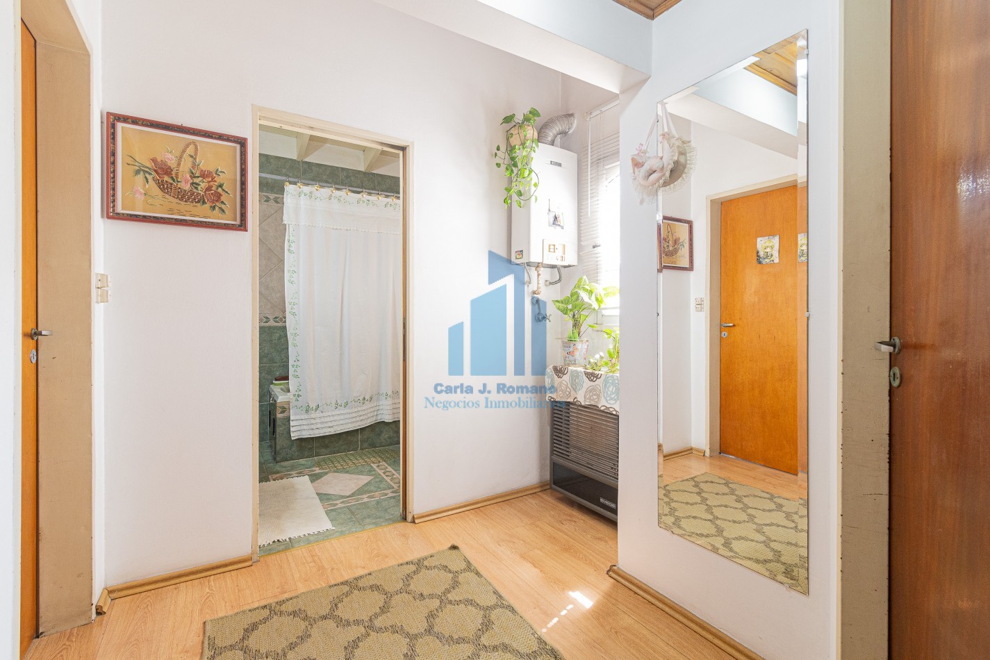 Venta Chalet 5 ambientes  con cochera en Sarandi