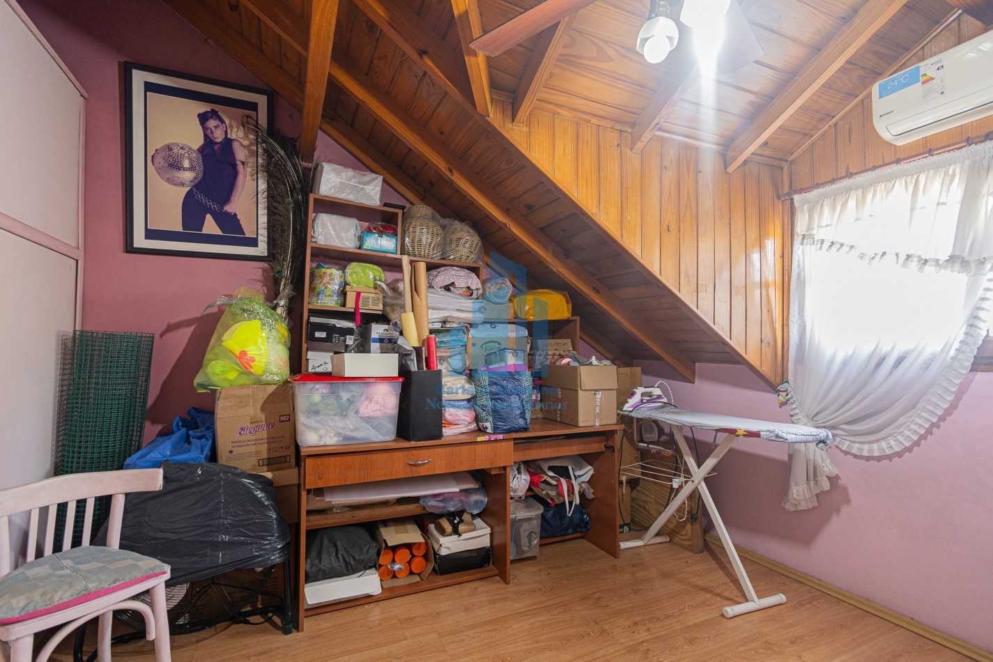Venta Chalet 5 ambientes  con cochera en Sarandi