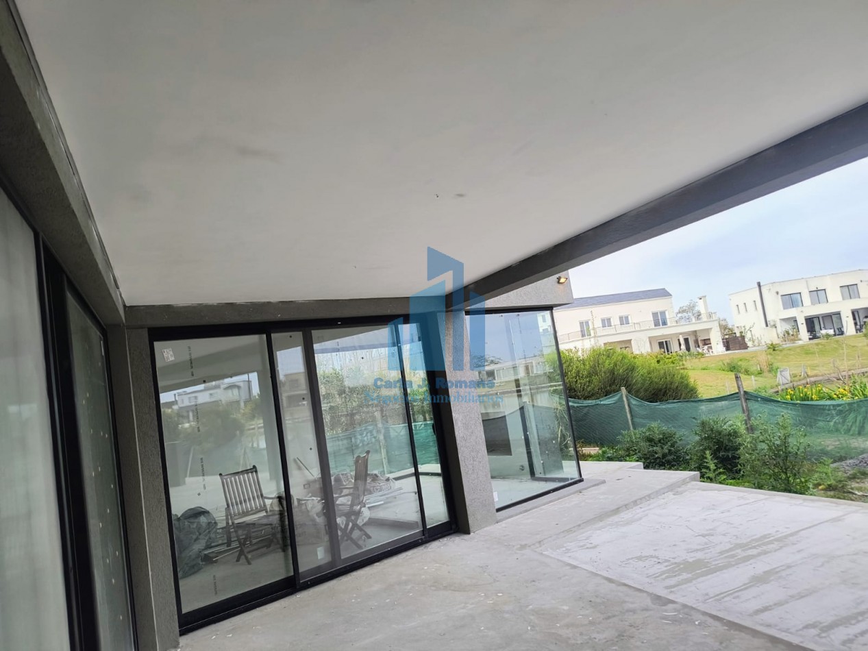 VENTA CASA 6 AMBIENTES EN BARRIO EL CANTON CON VISTA A LAGUNA , ESCOBAR 