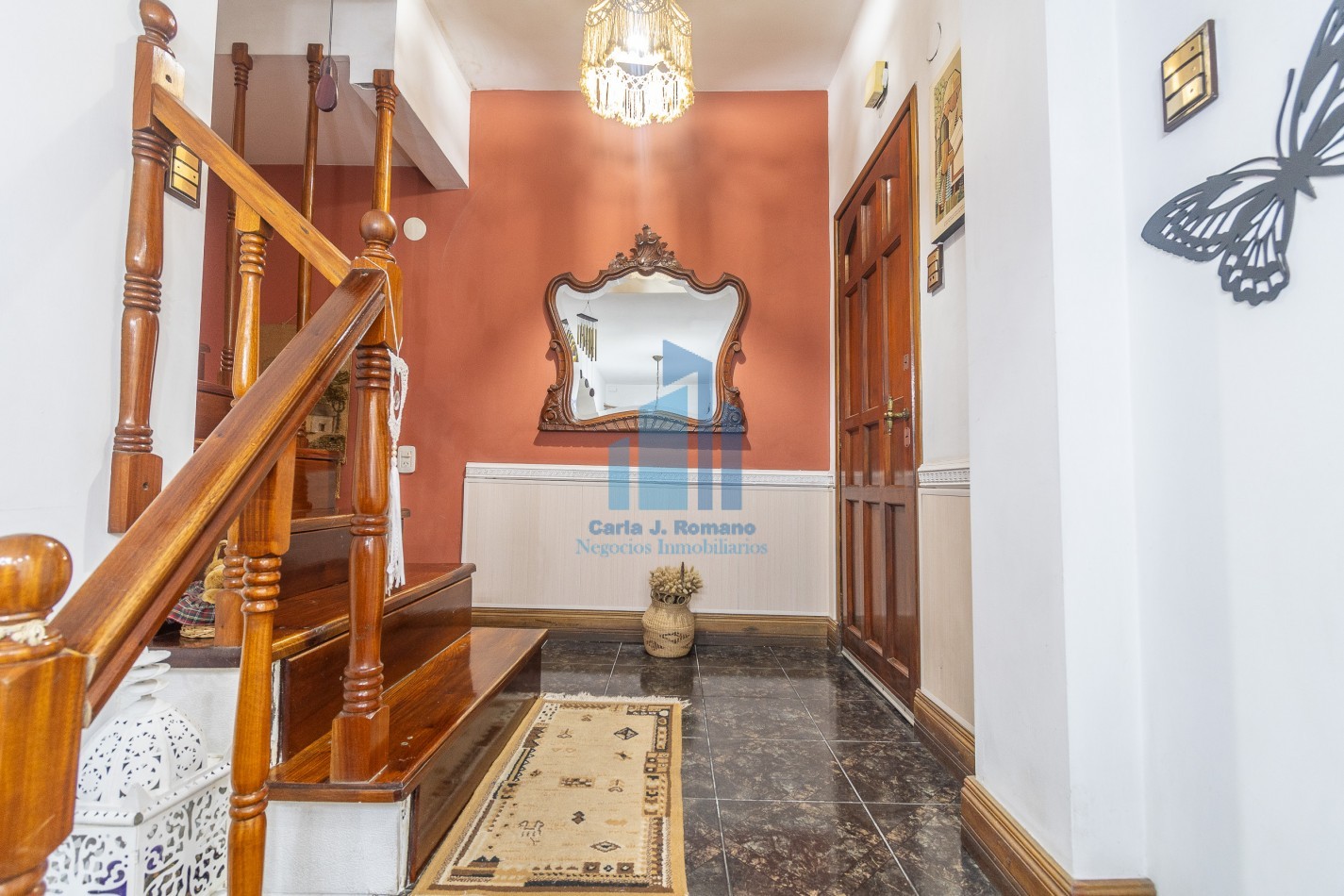 Venta Chalet 5 ambientes  con cochera en Sarandi