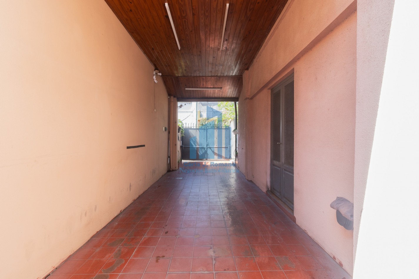 Venta Chalet 5 ambientes  con cochera en Sarandi