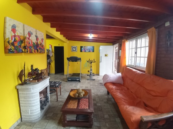 VENTA CASA  DE 5 AMBIENTES EN MORENO Multifamiliar