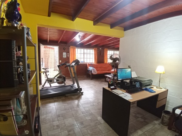 VENTA CASA  DE 5 AMBIENTES EN MORENO Multifamiliar