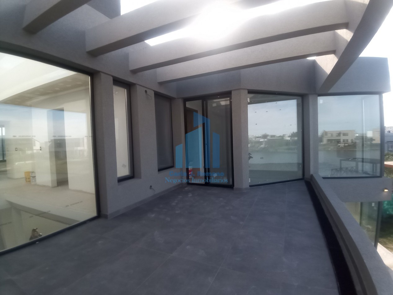 VENTA CASA 6 AMBIENTES EN BARRIO EL CANTON CON VISTA A LAGUNA , ESCOBAR 