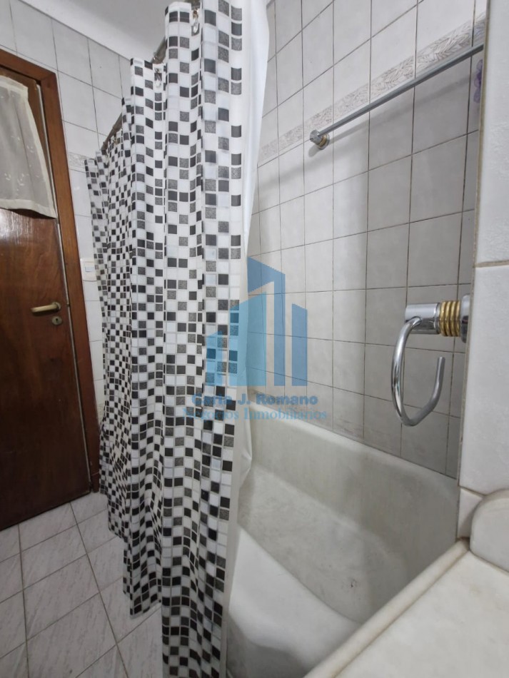 VENTA CASA 4 AMBIENTES C/COCHERA EN HAEDO 