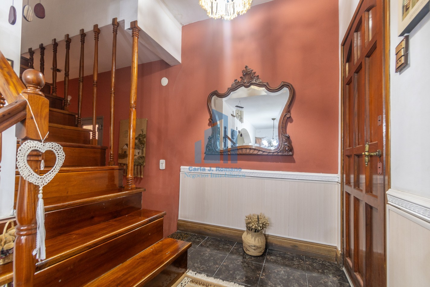Venta Chalet 5 ambientes  con cochera en Sarandi