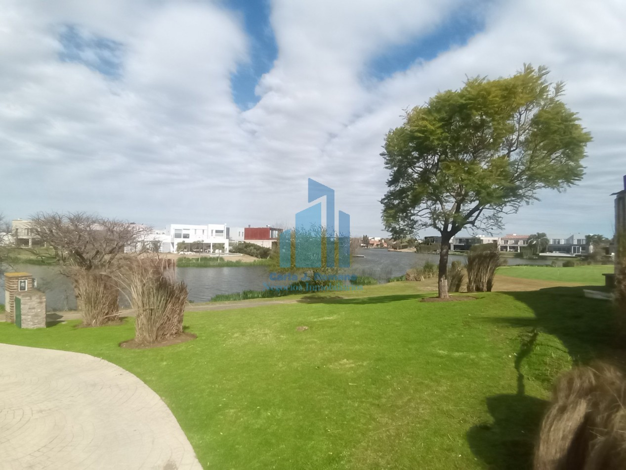 VENTA CASA 6 AMBIENTES EN BARRIO EL CANTON CON VISTA A LAGUNA , ESCOBAR 