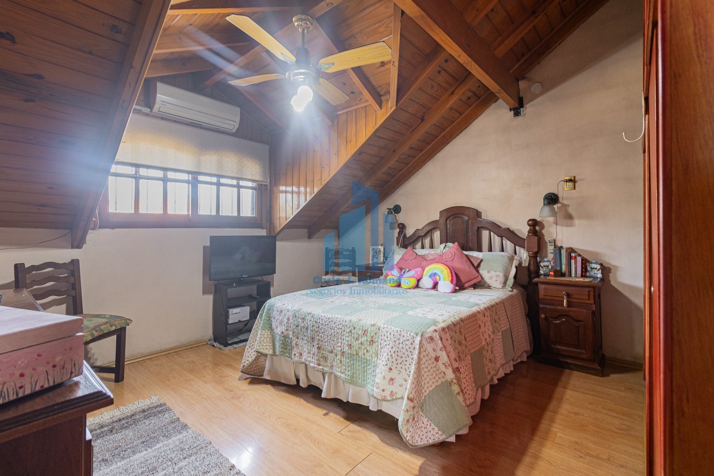 Venta Chalet 5 ambientes  con cochera en Sarandi
