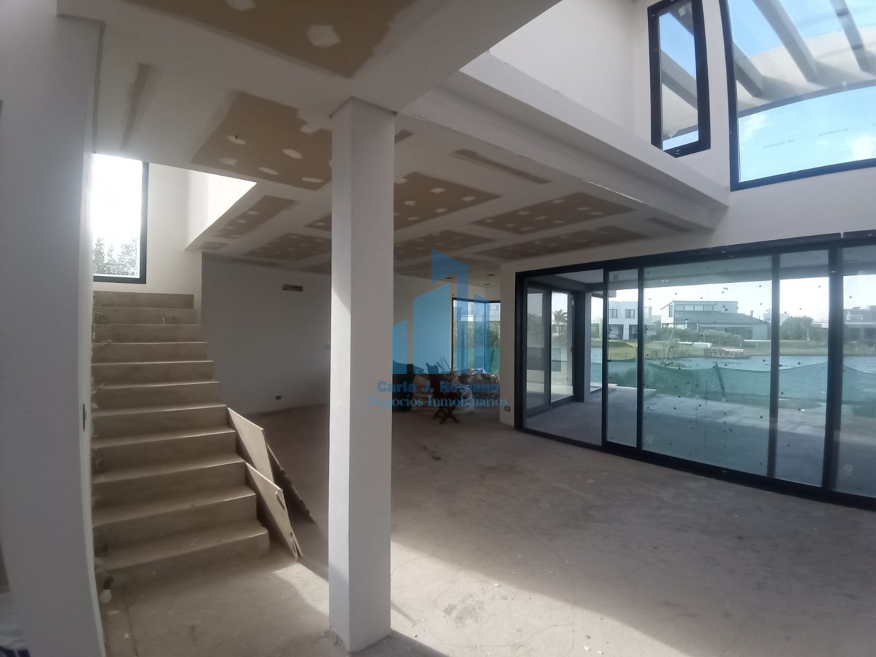 VENTA CASA 6 AMBIENTES EN BARRIO EL CANTON CON VISTA A LAGUNA , ESCOBAR 