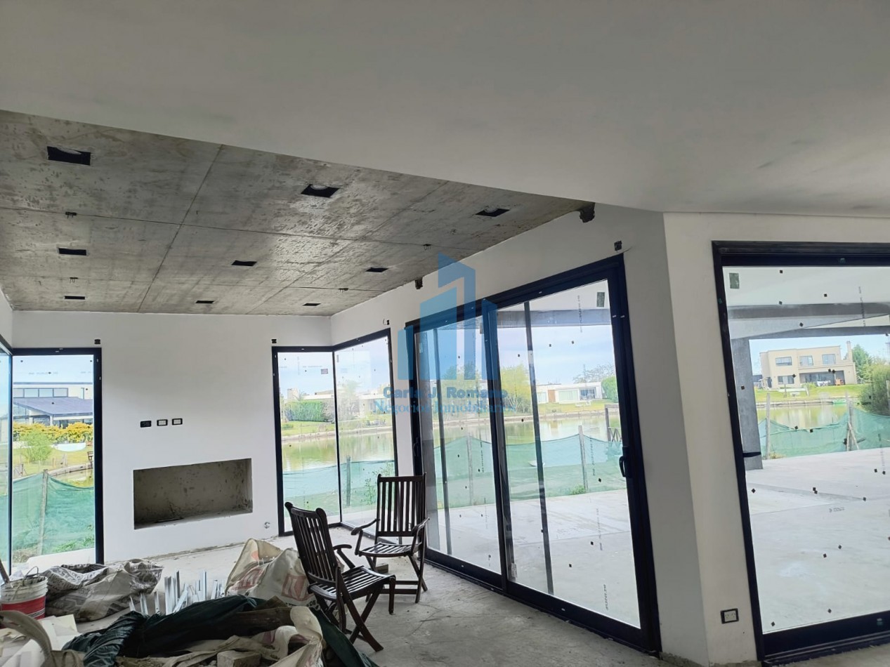 VENTA CASA 6 AMBIENTES EN BARRIO EL CANTON CON VISTA A LAGUNA , ESCOBAR 