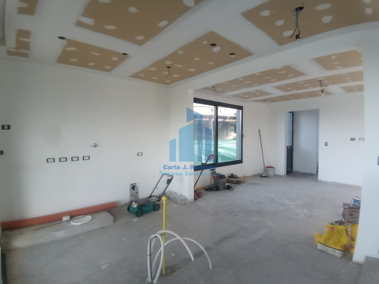 VENTA CASA 6 AMBIENTES EN BARRIO EL CANTON CON VISTA A LAGUNA , ESCOBAR 