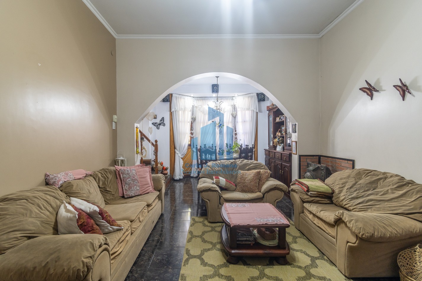 Venta Chalet 5 ambientes  con cochera en Sarandi