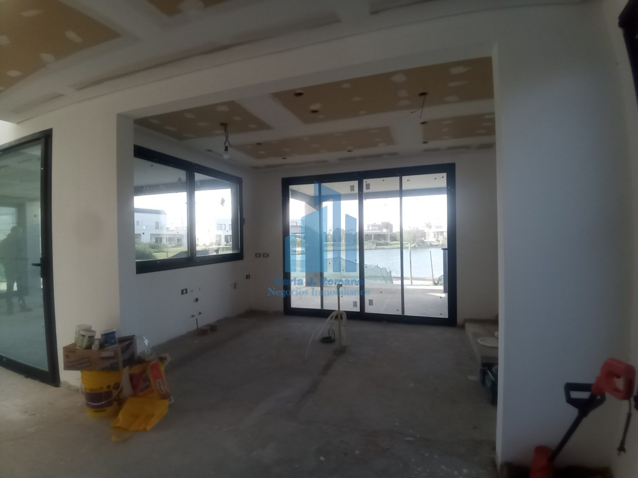 VENTA CASA 6 AMBIENTES EN BARRIO EL CANTON CON VISTA A LAGUNA , ESCOBAR 