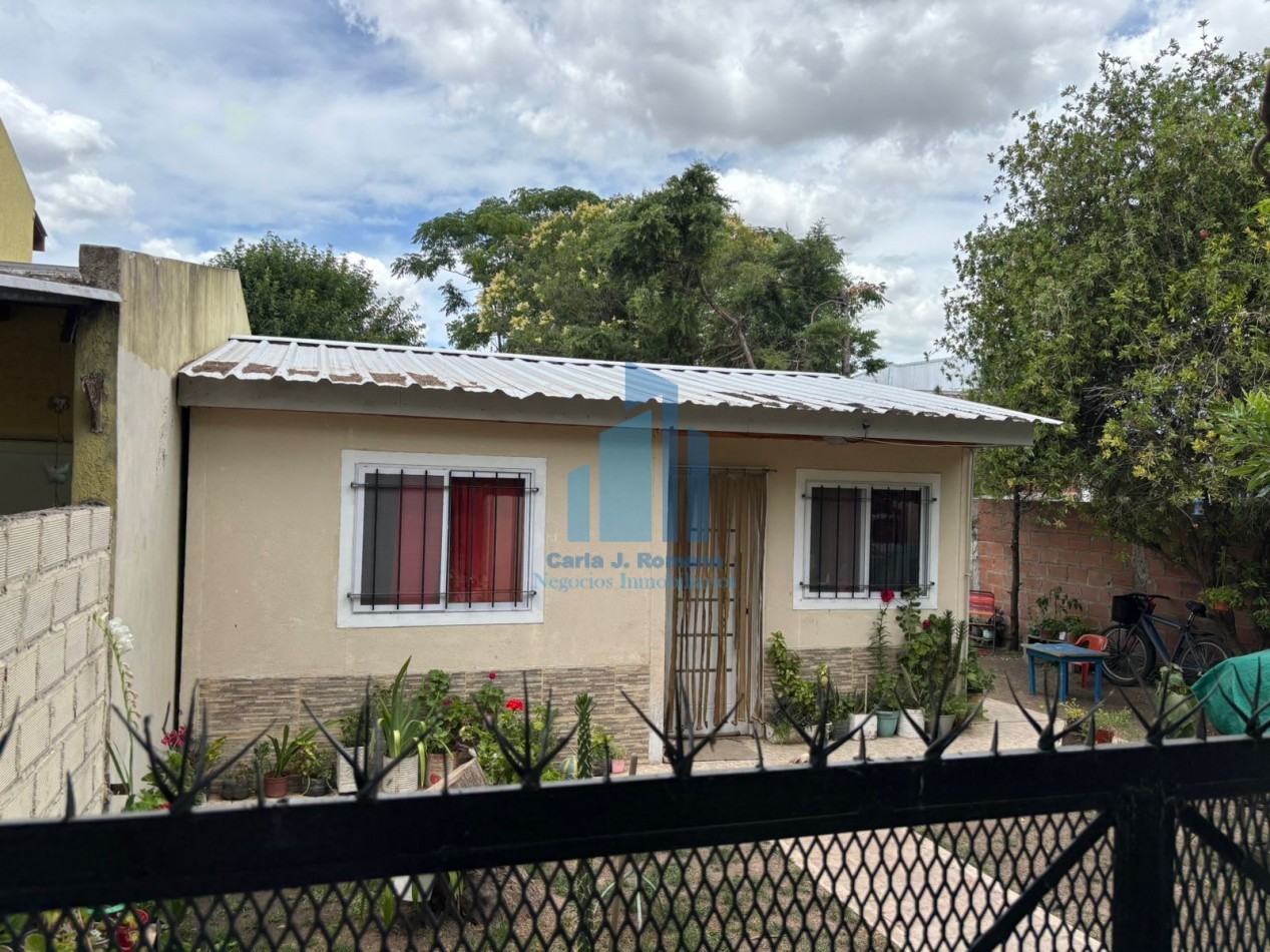 VENTA CASA 3 AMBIENTES CON COCHERA EN PILAR 