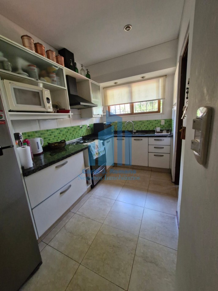 VENTA CASA 4 AMBIENTES C/COCHERA EN HAEDO 