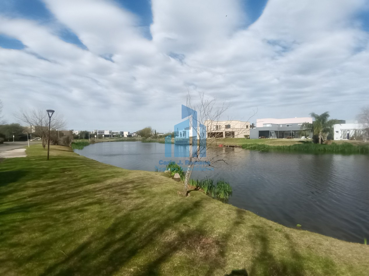 VENTA CASA 6 AMBIENTES EN BARRIO EL CANTON CON VISTA A LAGUNA , ESCOBAR 