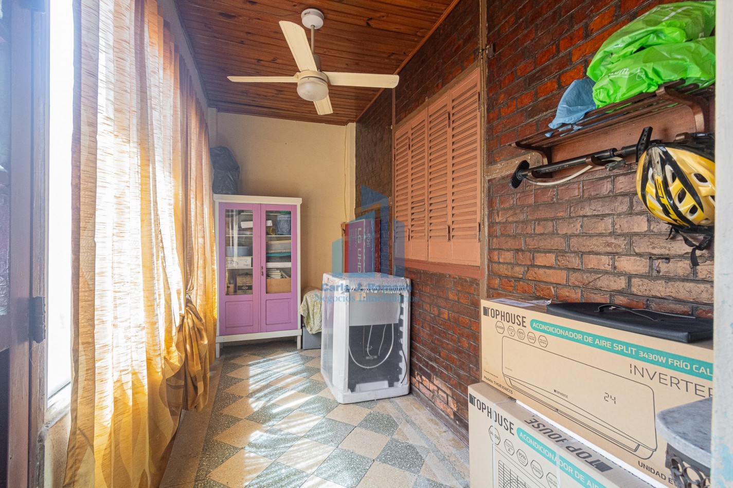 Venta Chalet 5 ambientes  con cochera en Sarandi
