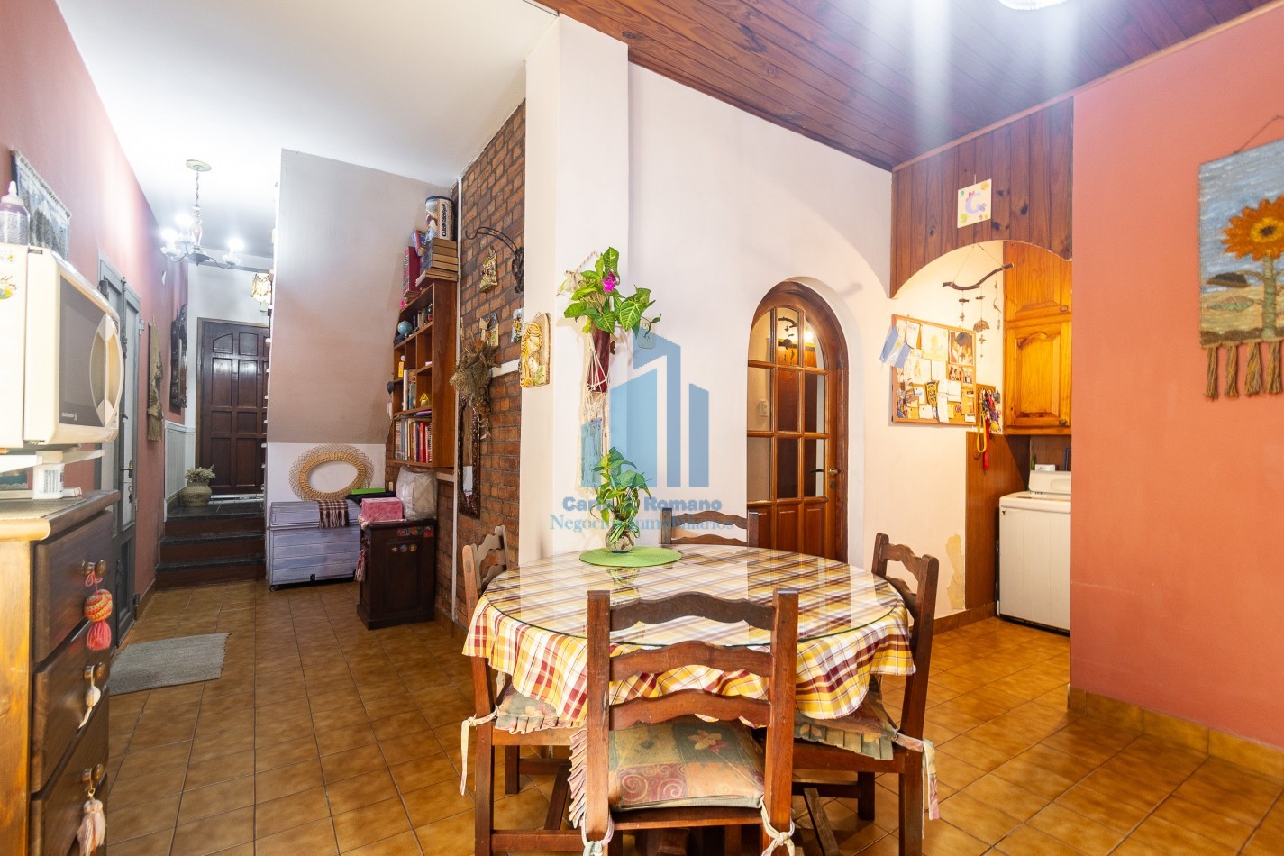 Venta Chalet 5 ambientes  con cochera en Sarandi