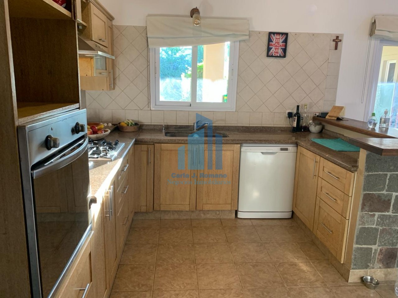 Alquiler casa 5 ambientes en Club de Campo San Patricio, Moreno.