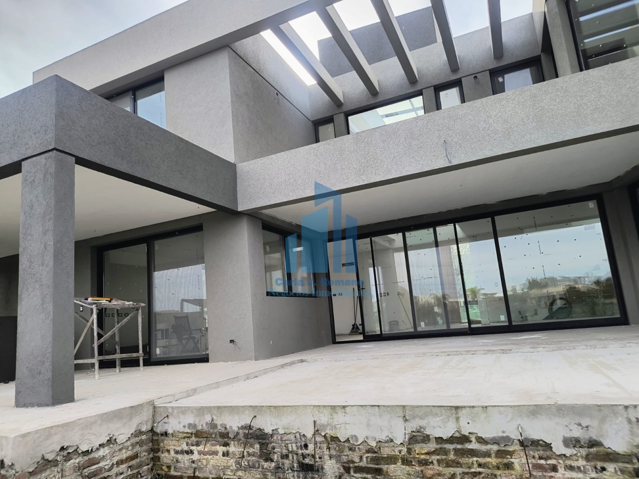 VENTA CASA 6 AMBIENTES EN BARRIO EL CANTON CON VISTA A LAGUNA , ESCOBAR 