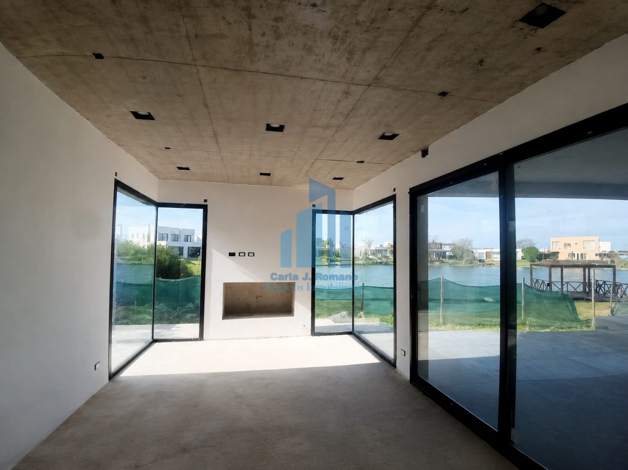 VENTA CASA 6 AMBIENTES EN BARRIO EL CANTON CON VISTA A LAGUNA , ESCOBAR 