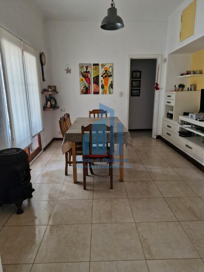 VENTA CASA 4 AMBIENTES C/COCHERA EN HAEDO 