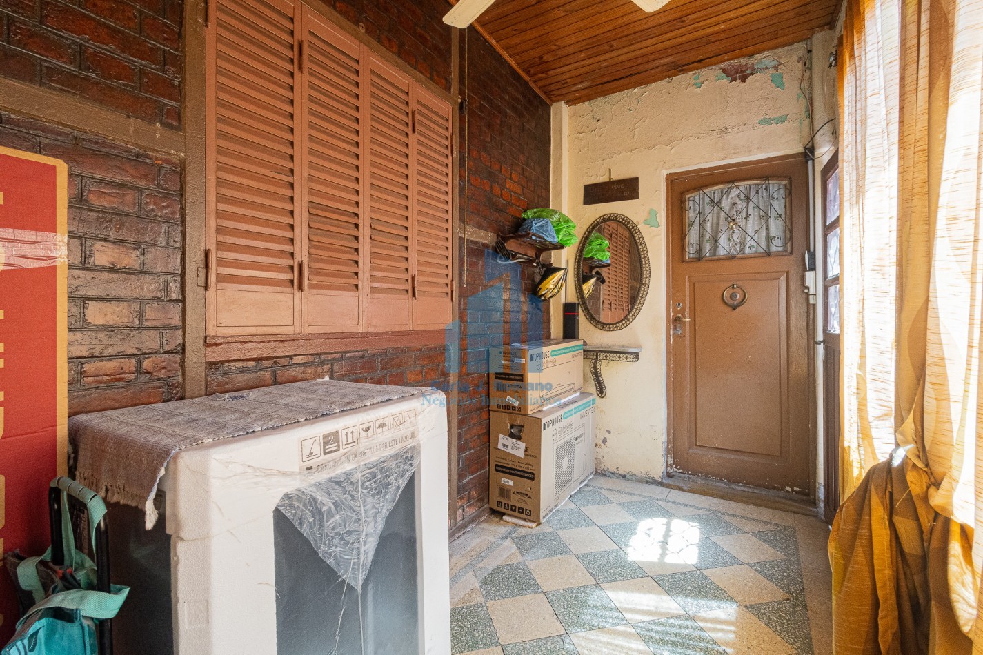 Venta Chalet 5 ambientes  con cochera en Sarandi