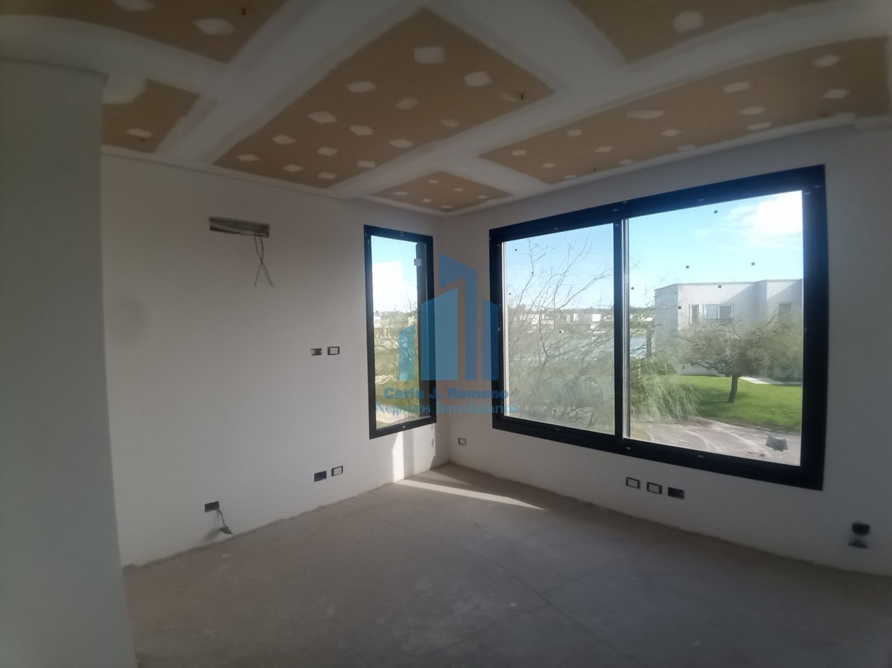 VENTA CASA 6 AMBIENTES EN BARRIO EL CANTON CON VISTA A LAGUNA , ESCOBAR 