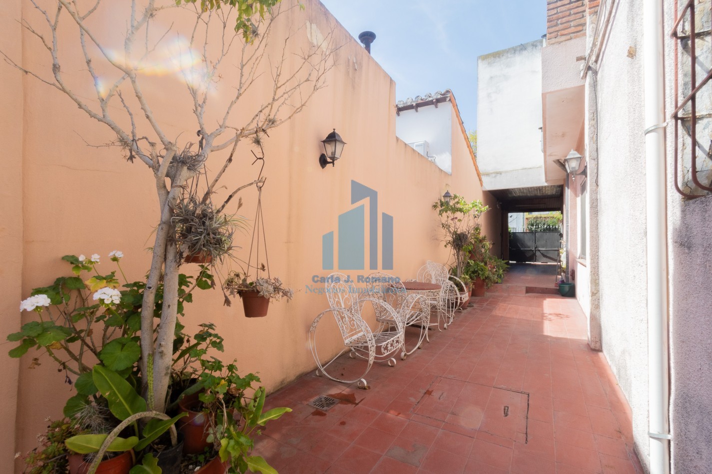 Venta Chalet 5 ambientes  con cochera en Sarandi
