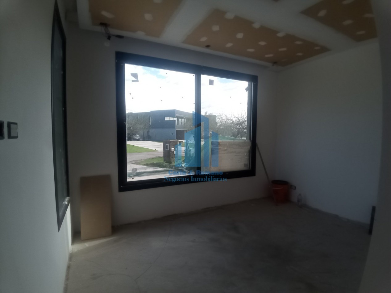 VENTA CASA 6 AMBIENTES EN BARRIO EL CANTON CON VISTA A LAGUNA , ESCOBAR 