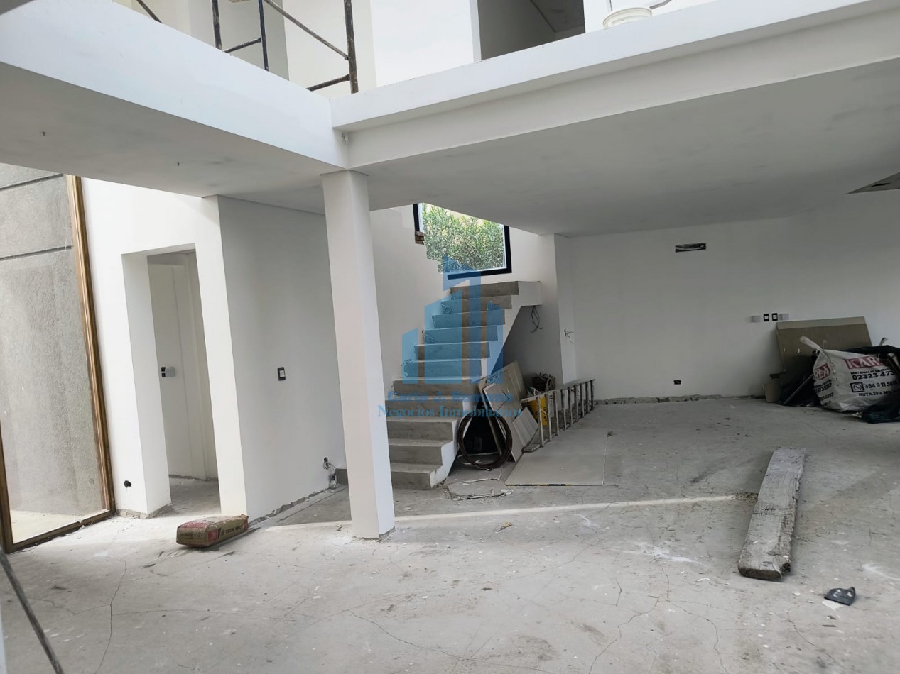 VENTA CASA 6 AMBIENTES EN BARRIO EL CANTON CON VISTA A LAGUNA , ESCOBAR 