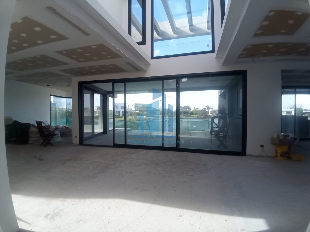 VENTA CASA 6 AMBIENTES EN BARRIO EL CANTON CON VISTA A LAGUNA , ESCOBAR 